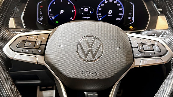 Volkswagen Passat Alltrack 29 of 30