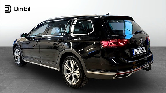 Volkswagen Passat Alltrack 4 of 30