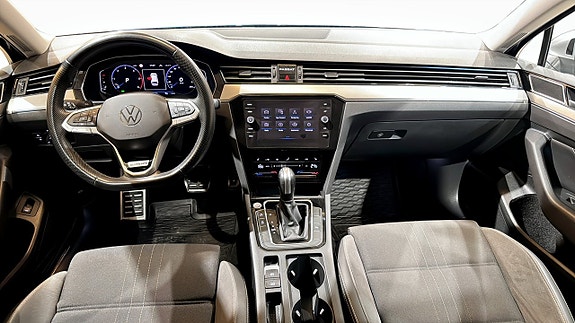 Volkswagen Passat Alltrack 18 of 30