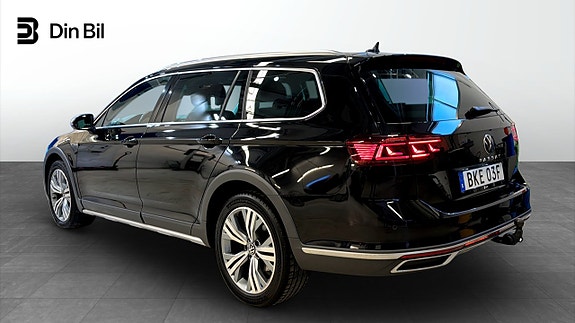 Volkswagen Passat Alltrack 3 of 30