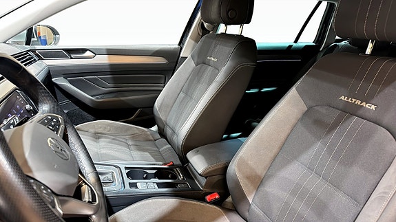 Volkswagen Passat Alltrack 13 of 30