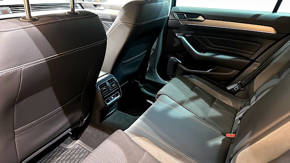 Volkswagen Passat Alltrack 20 of 30