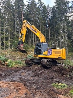 Komatsu PC-220 LCI DEMO 4 of 6
