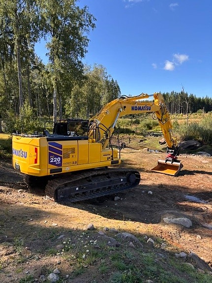 Komatsu PC-220 LCI DEMO 4 of 6