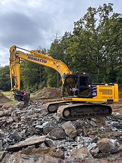 Komatsu PC-220 LCI DEMO 2 of 6