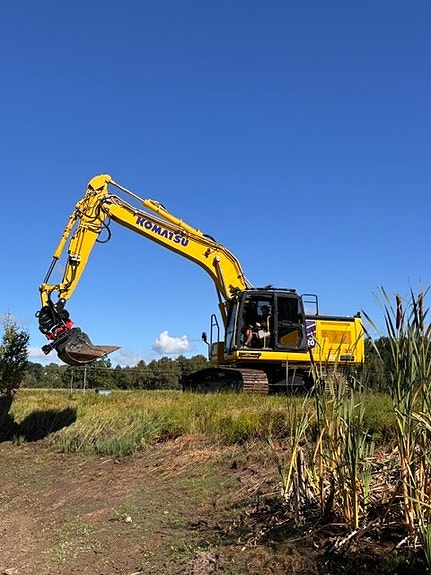 Komatsu PC-220 LCI DEMO 2 of 6