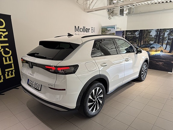 Volkswagen T-Roc 3 of 18