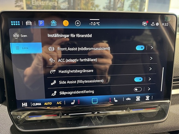 Volkswagen T-Roc 11 of 18