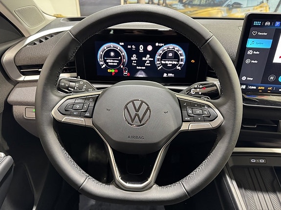 Volkswagen T-Roc 7 of 18