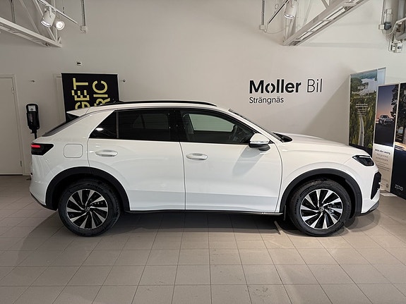 Volkswagen T-Roc 2 of 16
