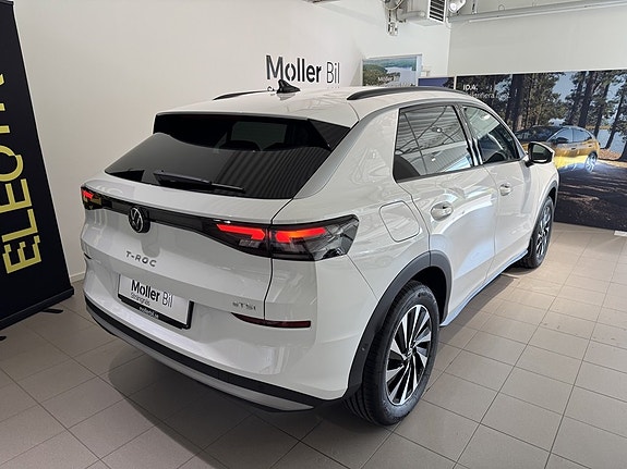 Volkswagen T-Roc 3 of 16