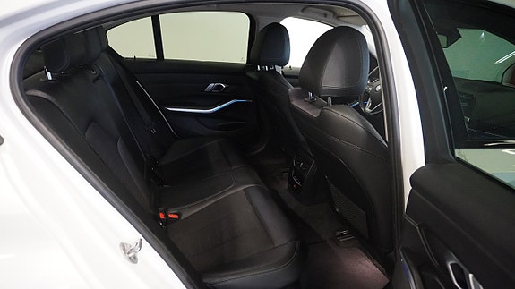 BMW 320d 10 of 25