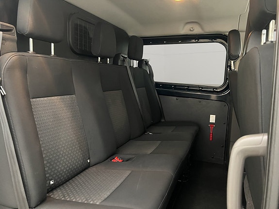 Ford Transit Custom 23 of 29