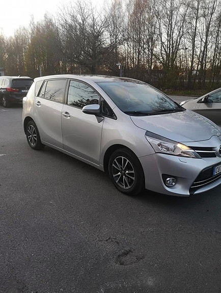 Toyota Verso 2 of 5