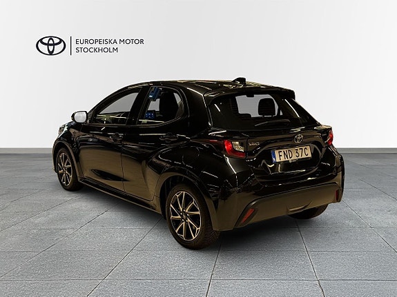 Toyota Yaris 2 of 13
