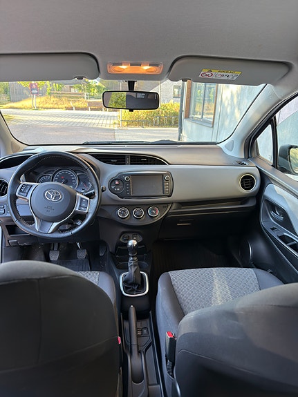 Toyota Yaris 7 of 8