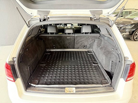 Mercedes-Benz E350 11 of 30