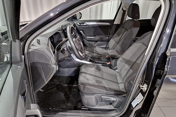 Volkswagen T-Roc 6 of 13