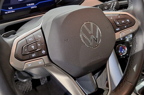 Volkswagen T-Roc 8 of 13