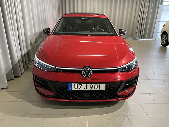 Volkswagen Passat 2 of 25