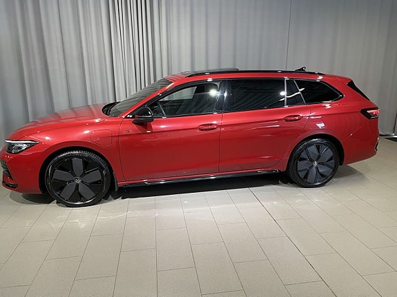 Volkswagen Passat 3 of 25