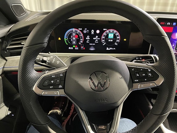 Volkswagen Passat 21 of 25