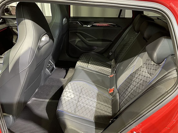 Volkswagen Passat 18 of 25
