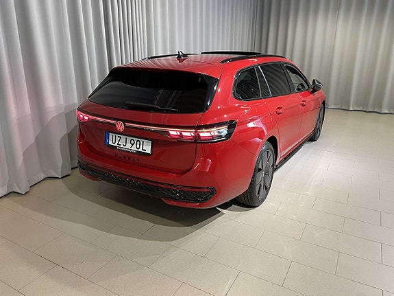 Volkswagen Passat 5 of 25
