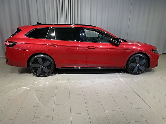 Volkswagen Passat 4 of 25