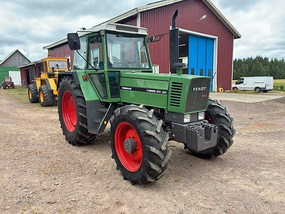 Traktor FENDT 311 LSA 3 of 6