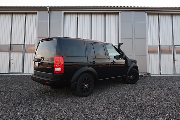 Land Rover Discovery 3 2 of 18