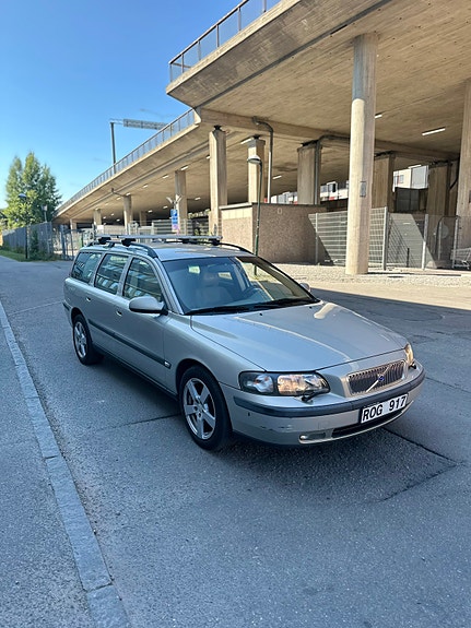 Volvo V70 3 of 10