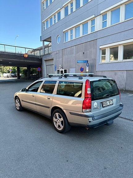 Volvo V70 4 of 10