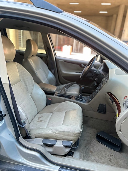 Volvo V70 8 of 10