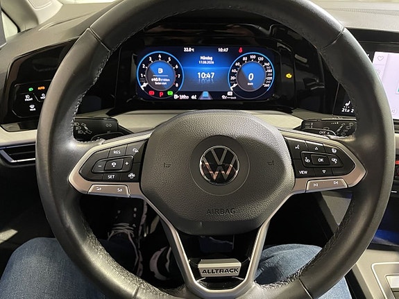Volkswagen Golf Alltrack 16 of 22