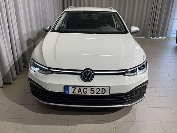 Volkswagen Golf Alltrack 2 of 22