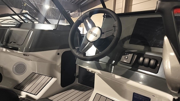 Yamarin Cross 55 BR Premium 2026 + Yamaha F115LB2 4 of 12