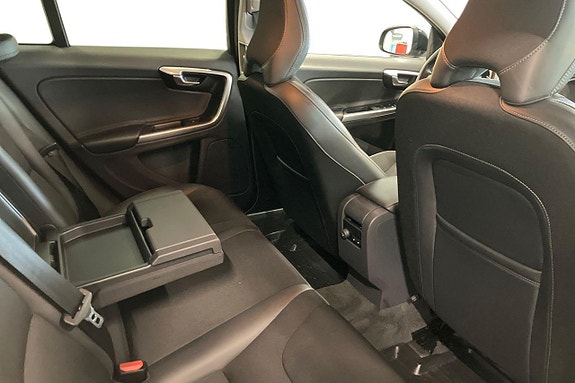 Volvo V60 11 of 27