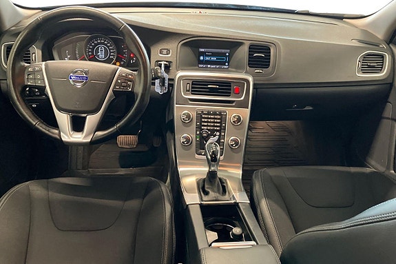 Volvo V60 13 of 27