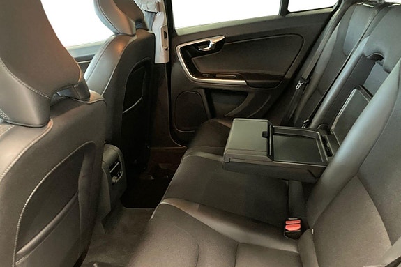 Volvo V60 12 of 27
