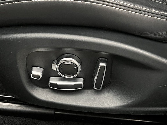 Jaguar I-PACE 22 of 30