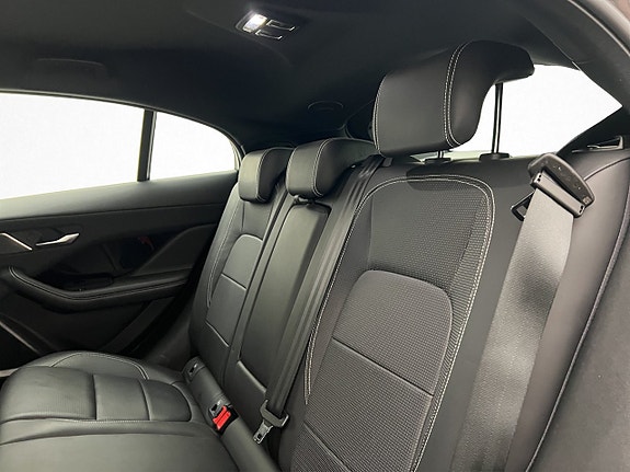 Jaguar I-PACE 17 of 30