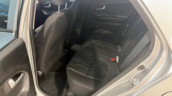 Kia Picanto 5 of 9