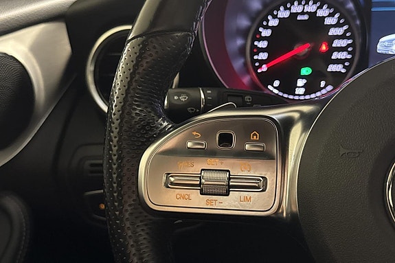 Mercedes-Benz GLC300 e 21 of 26