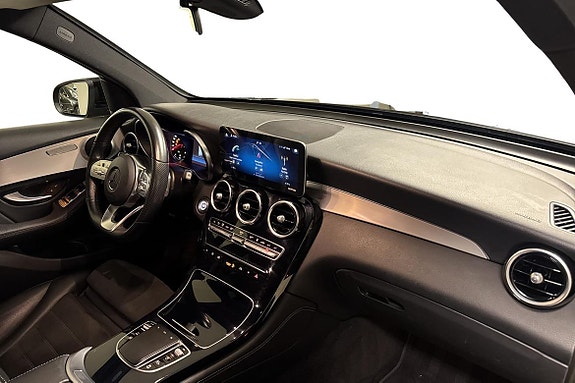 Mercedes-Benz GLC300 e 12 of 26