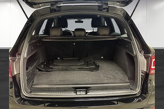 Mercedes-Benz GLC300 e 16 of 26