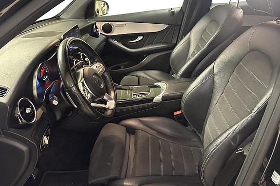 Mercedes-Benz GLC300 e 14 of 26