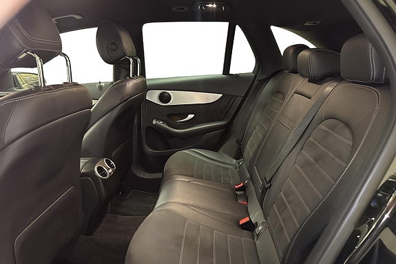 Mercedes-Benz GLC300 e 13 of 26