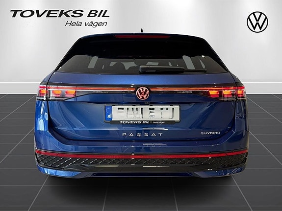 Volkswagen Passat 4 of 27