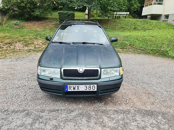 Skoda Octavia 2 of 12